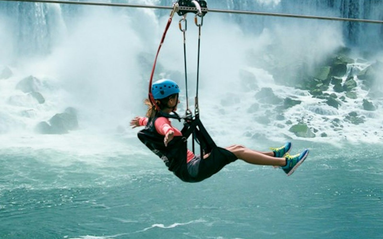 WildPlay Niagara Falls: Zipline to the Falls