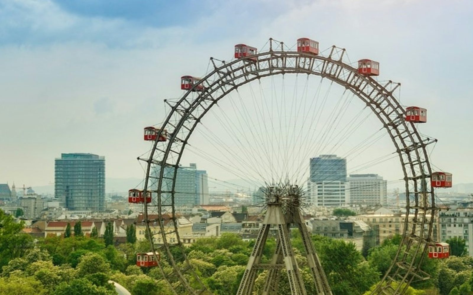 Vienna: Wurstelprater Amusement Park Exploration Game