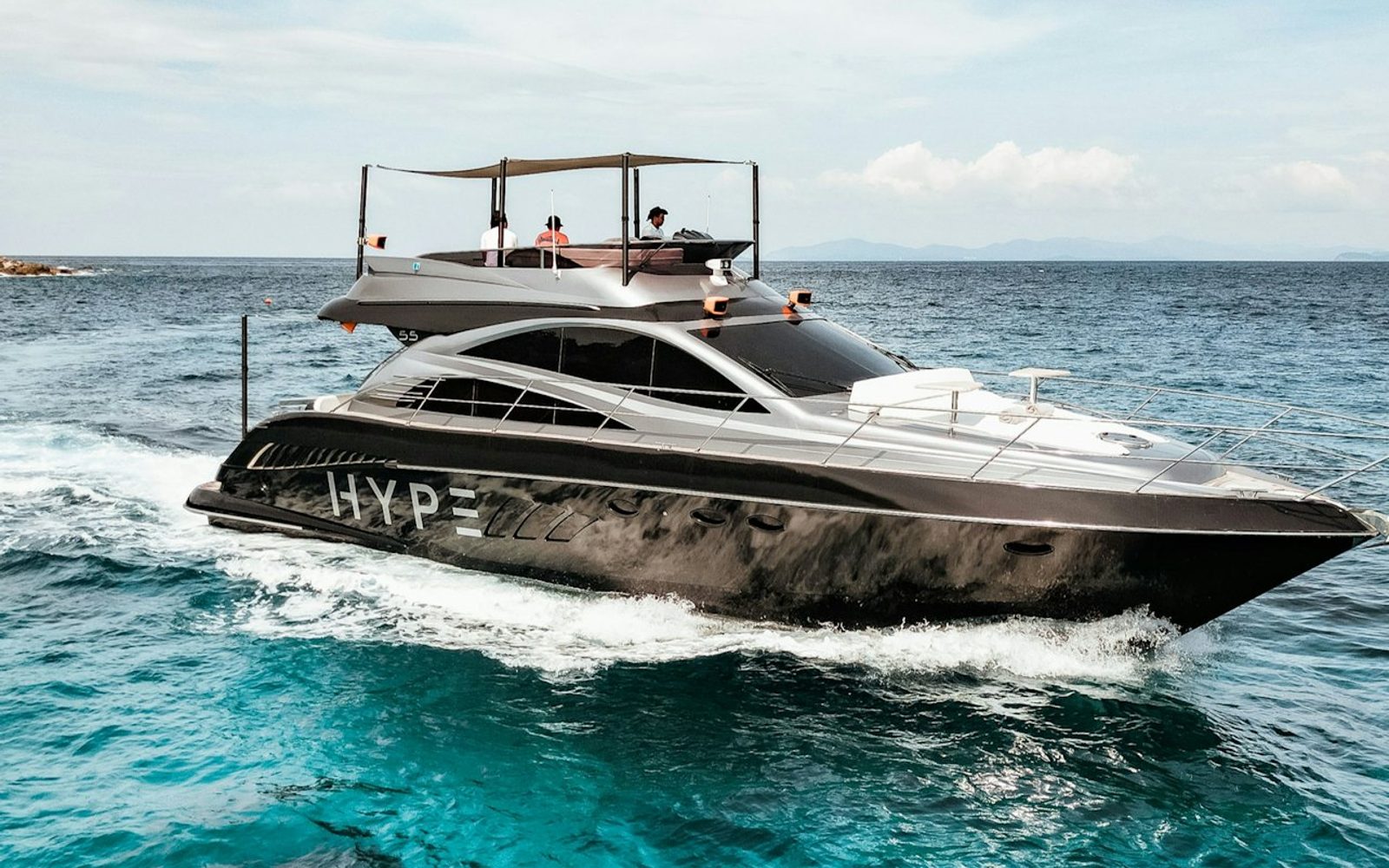 Koh Hong Island & Phang Nga Bay: Yacht Cruise from Phuket + Lunch & Drinks