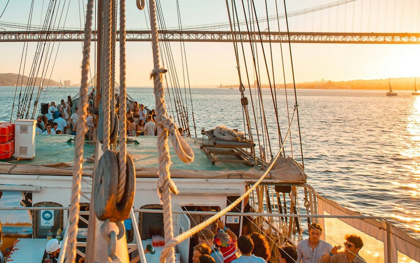 Lisbon: Sunset Boat Party + Live Music + Nightclub Entry