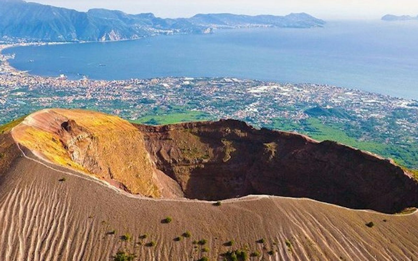 Pompeii & Mt. Vesuvius: Small Group Guided Tour + Roundtrip from Naples + Lunch