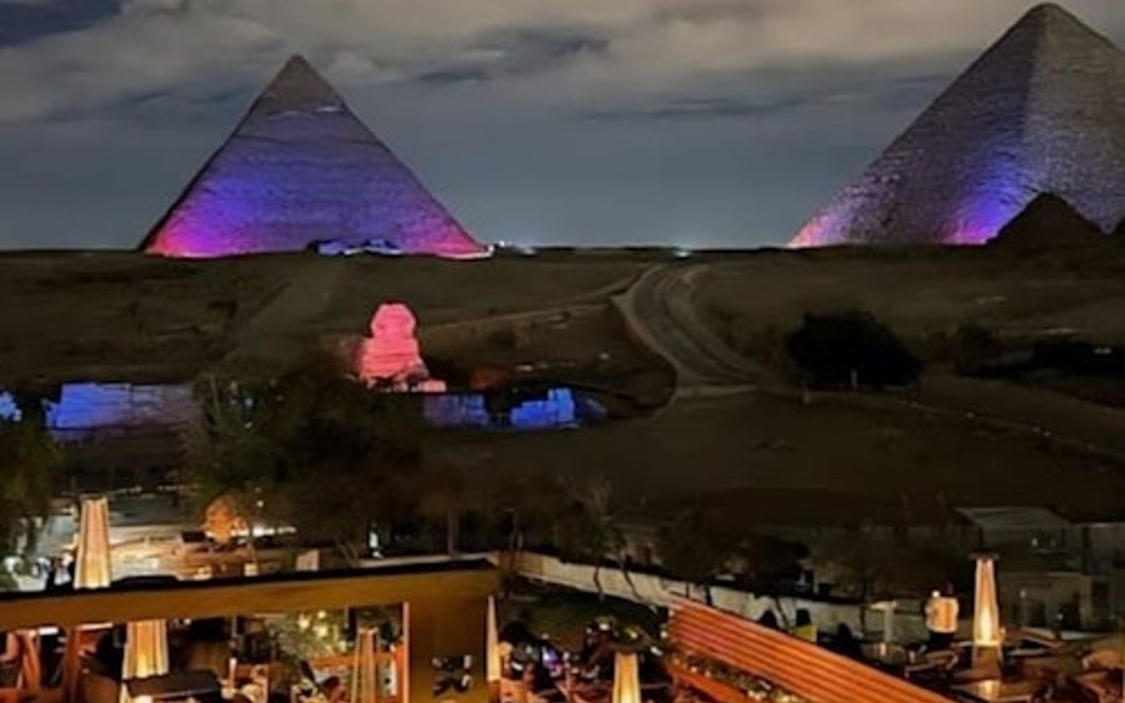 Cairo: Dinner at The Great Pyramid Inn + Transfers