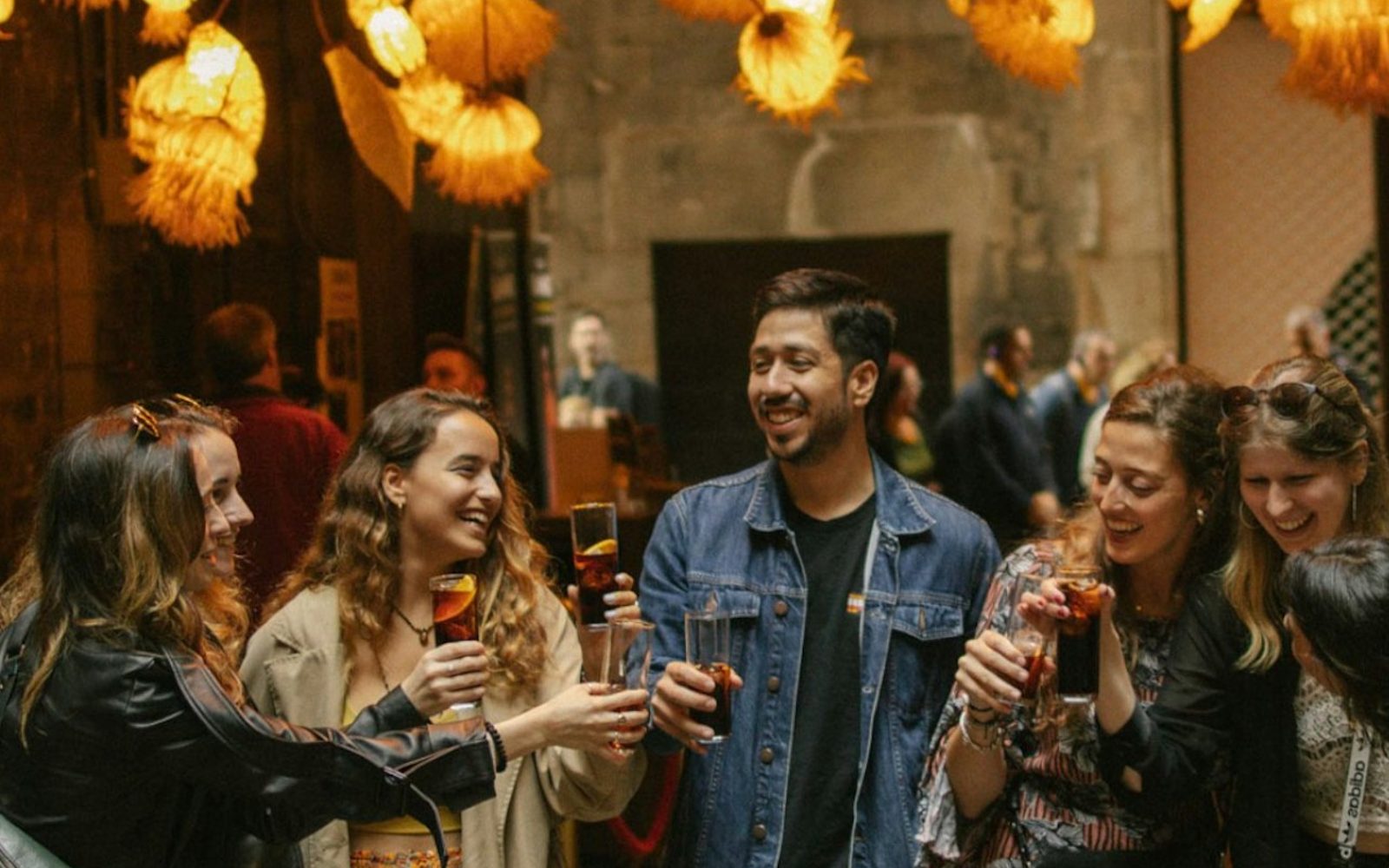 Barcelona: Guided Drinking & History Tour
