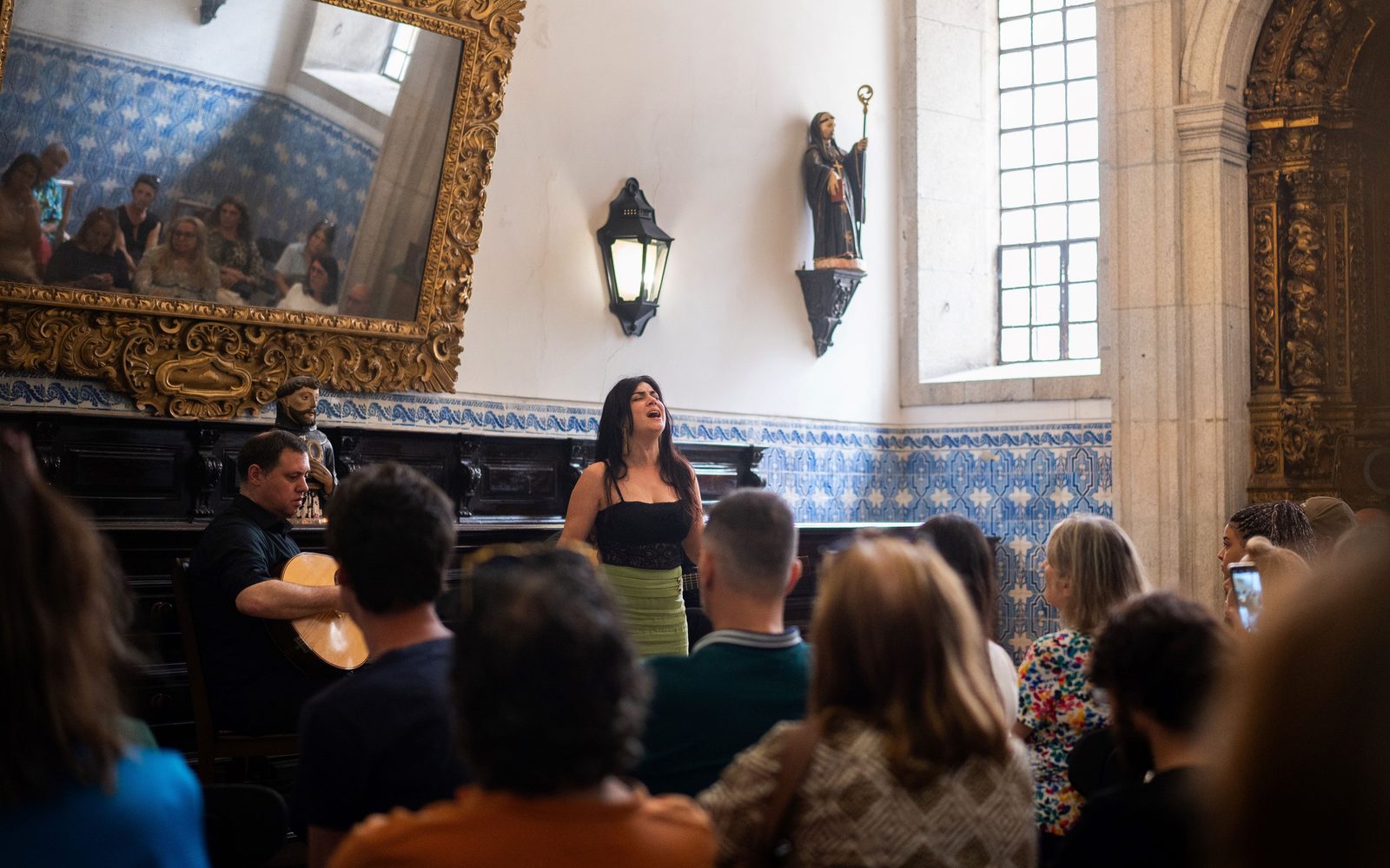 Porto: Fado Show with Guided Tour in a Historic Monastery