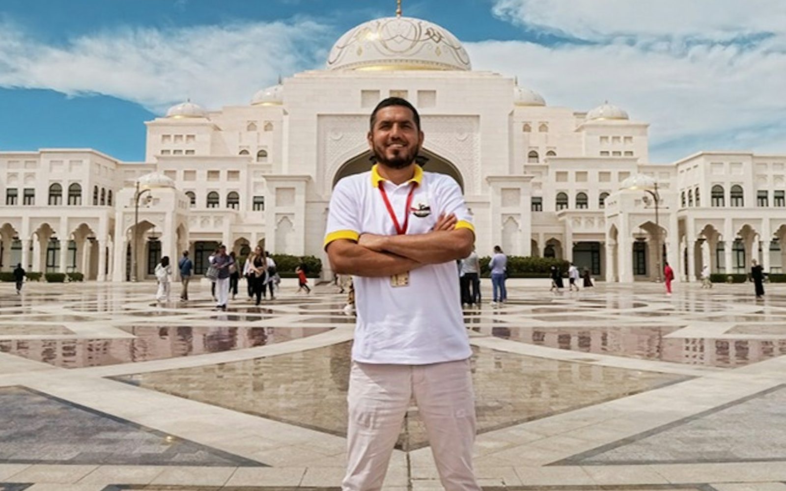 Day Trip from Dubai: Sheikh Zayed Grand Mosque and Qasr Al Watan