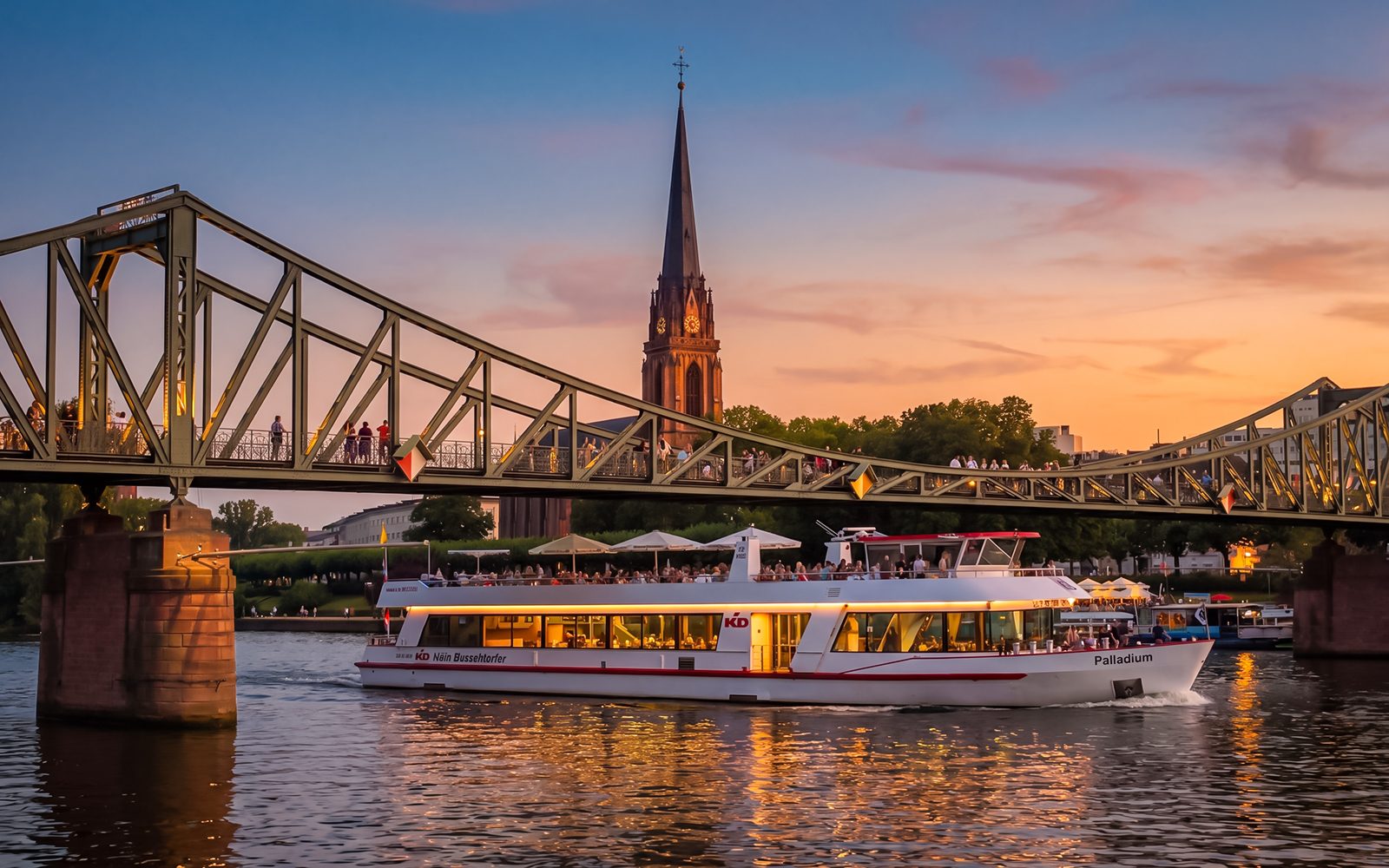 Frankkfurt Lounge Evening Cruise on Main River