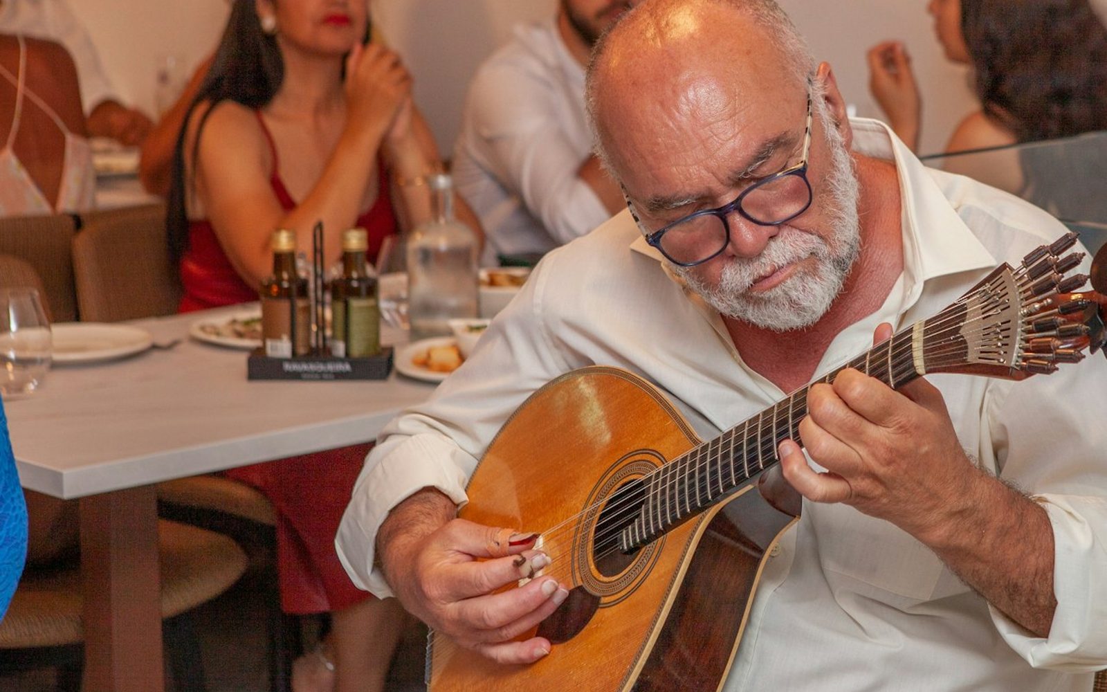 Portimão: Fado Show with Algarvian Tapas Tasting