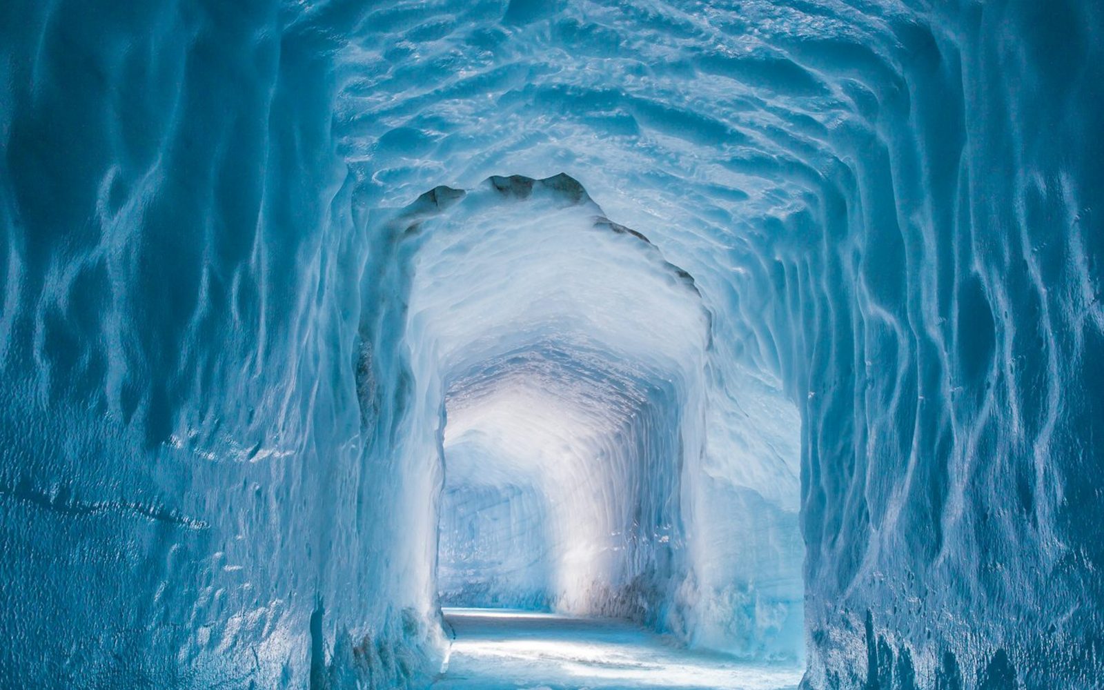 Langjökull Glacier: Guided Tour with Transport from Reykjavík