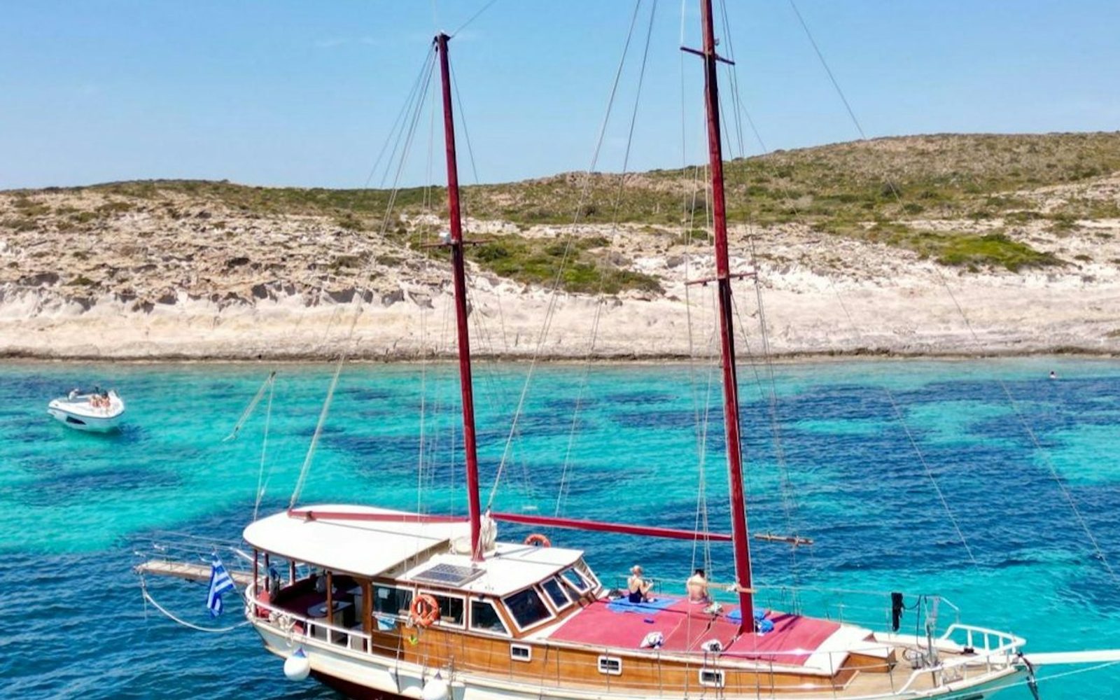 Antiparos, Blue Lagoon & Despotiko: Full-Day Cruise + Lunch + Drinks