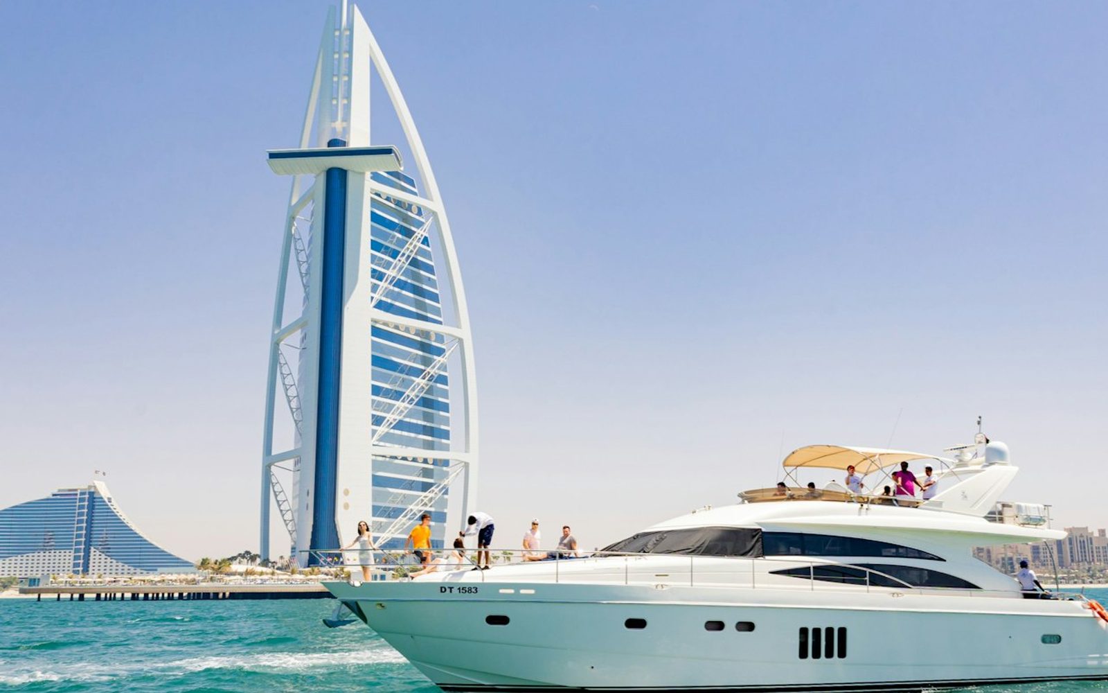 Dubai Harbour: 2-Hr Luxury Yacht Tour with Food & Drinks