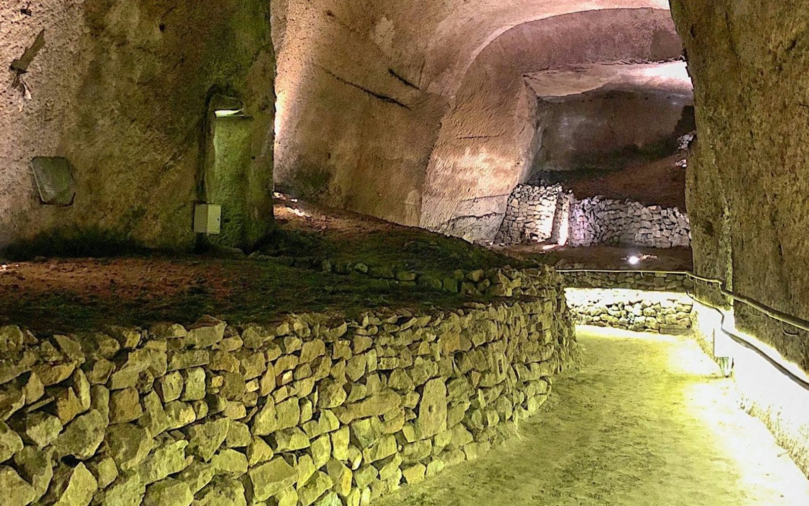 Lapis Museum + Pompeii + Naples City Digital Audio Guide
