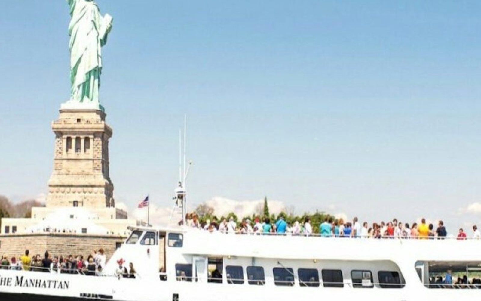 New York: Manhattan Guided Walking Tour + Liberty Cruise Ticket