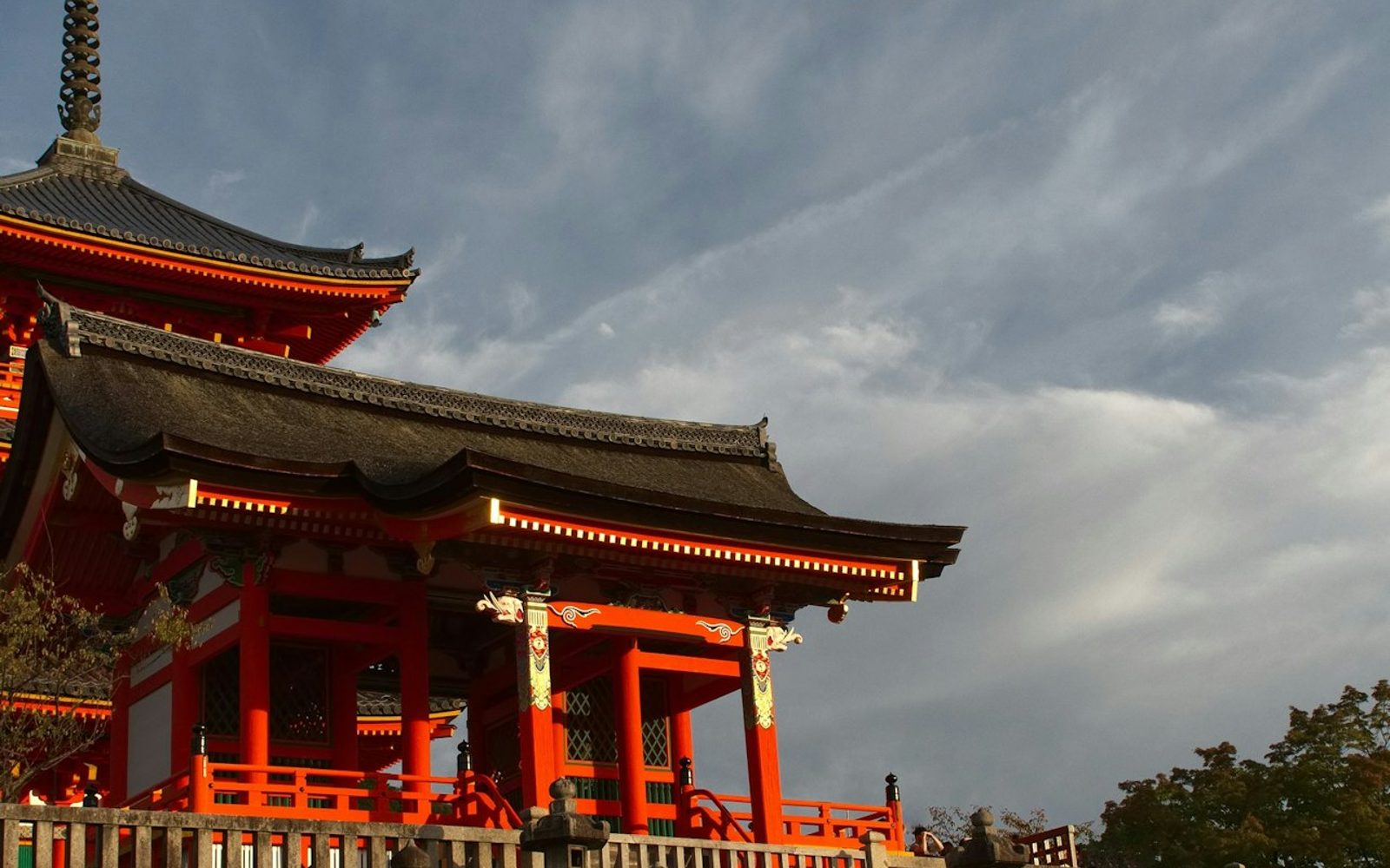 Kyoto: Guided Walking Tour + Kiyomizu-dera & Kōdaiji Temple Entry