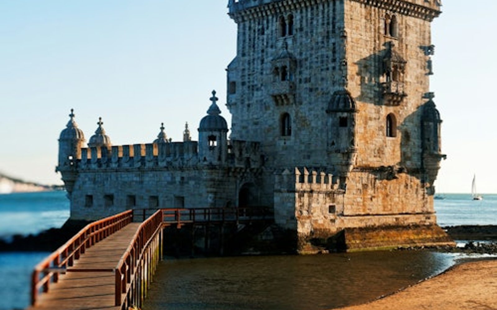 Lisbon: 24 or 48-Hr Hop-on Hop-off Bus Tour