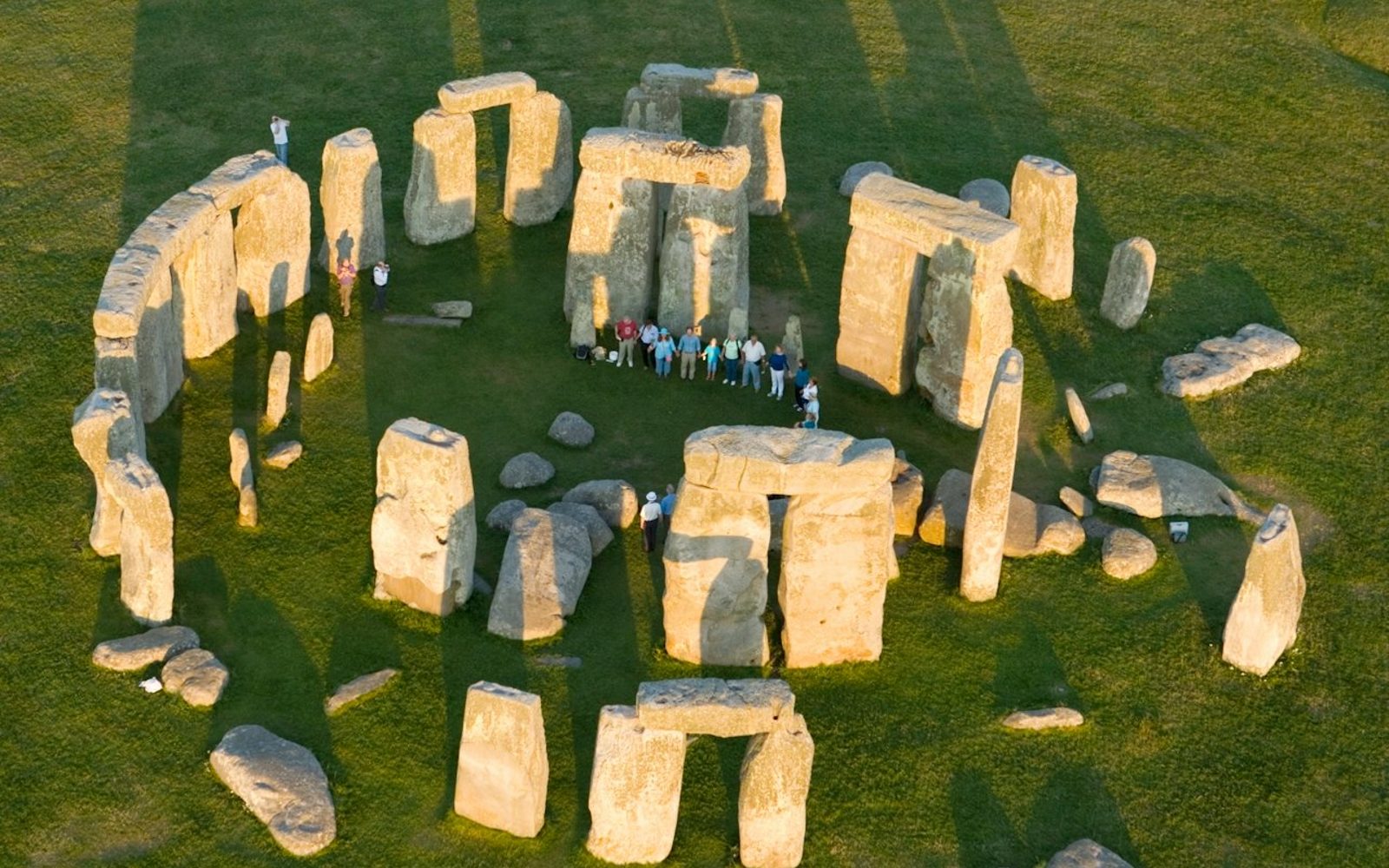 Stonehenge & Bath: Guided Day Trip from London with Bath Admission