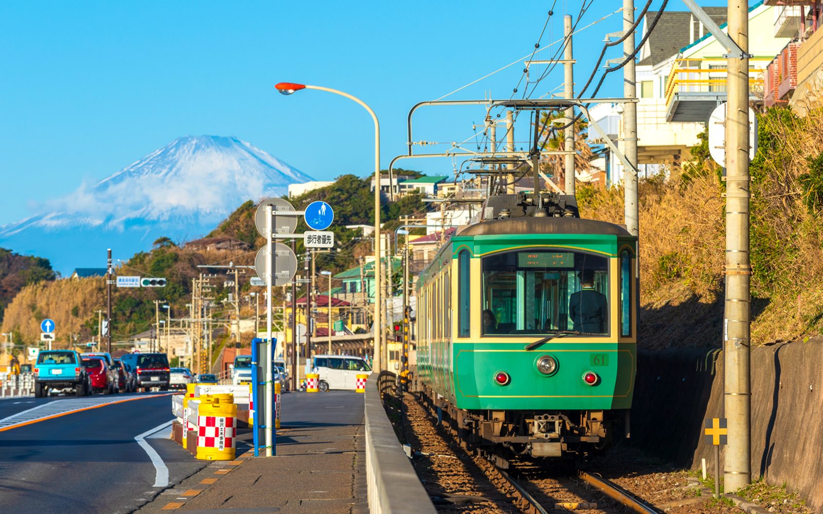 From Tokyo: Kamakura & Yokohama Night Tour with Enoshima, Enoden Train, Yokohama Red Brick Warehouse, & More