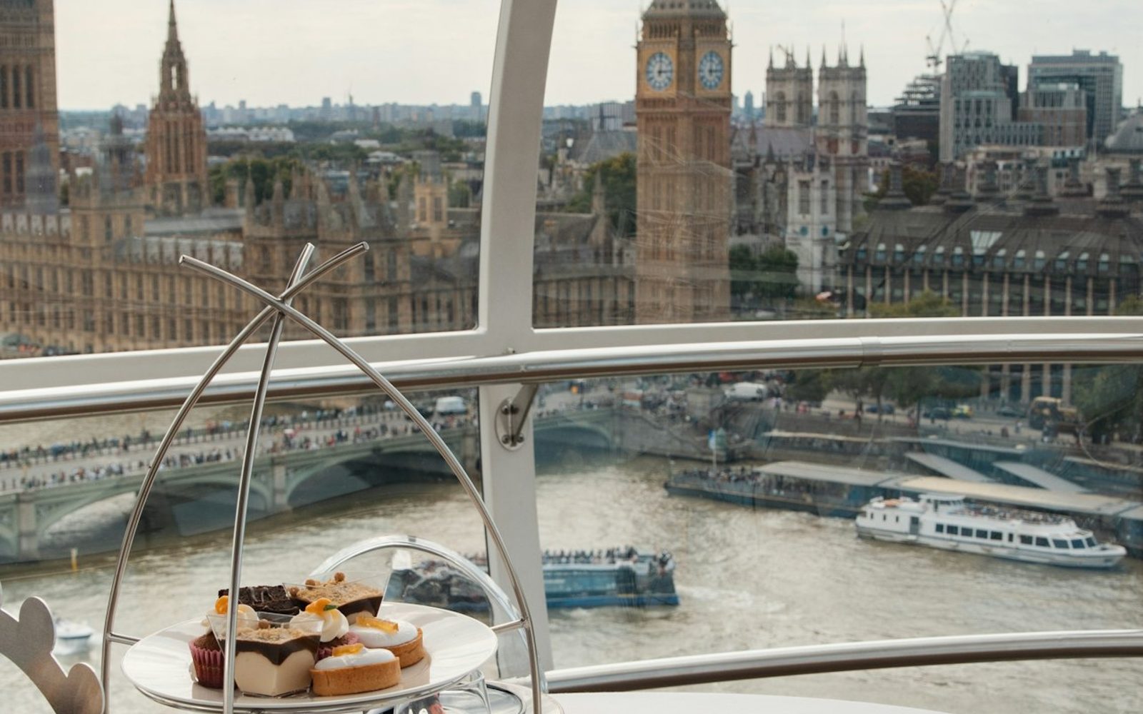 London Eye: Fast Track Ticket + Afternoon Tea Experience + Lounge Access