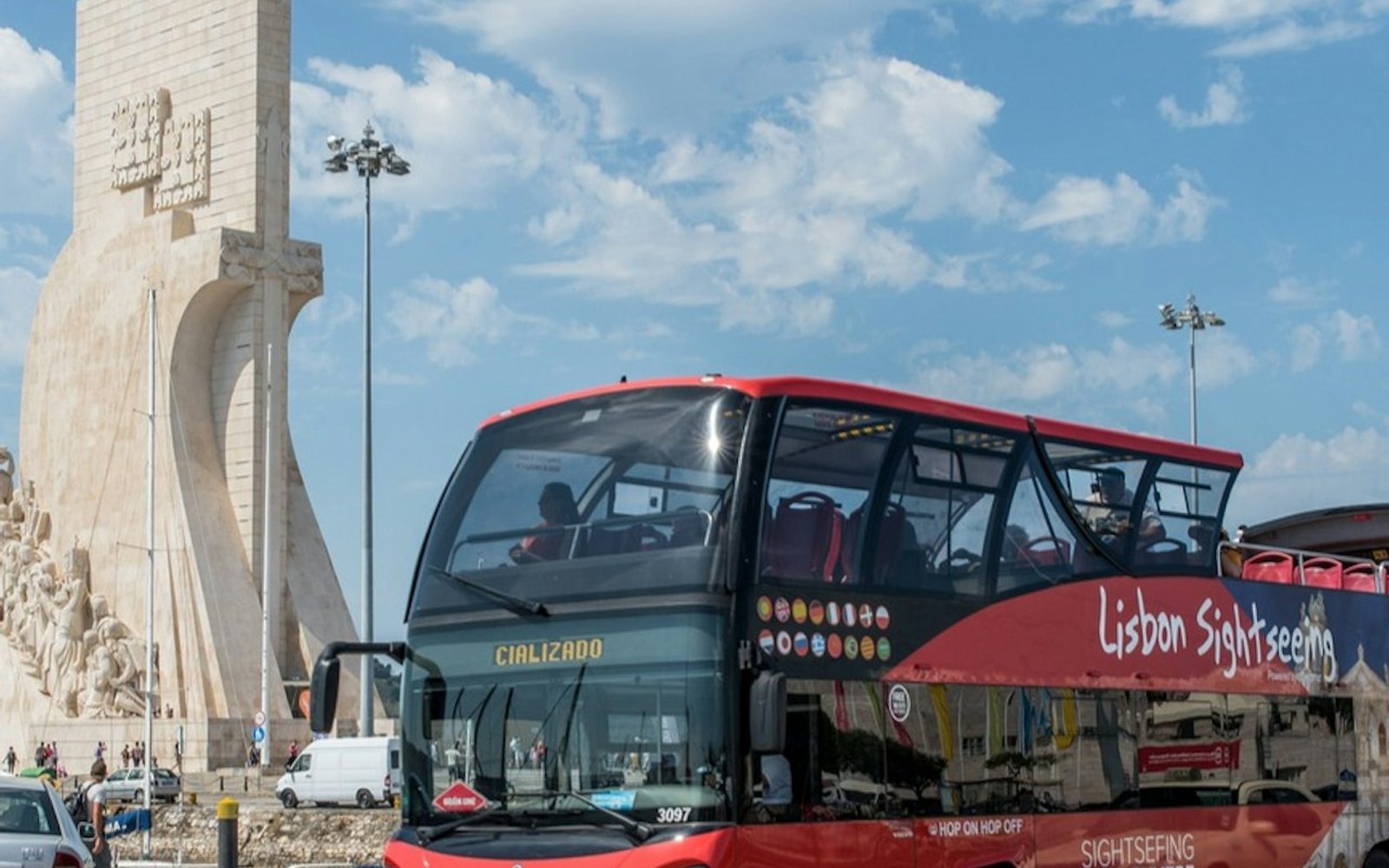 Lisbon: Classic Hop-On Hop-Off Bus Tour + Audio Guide