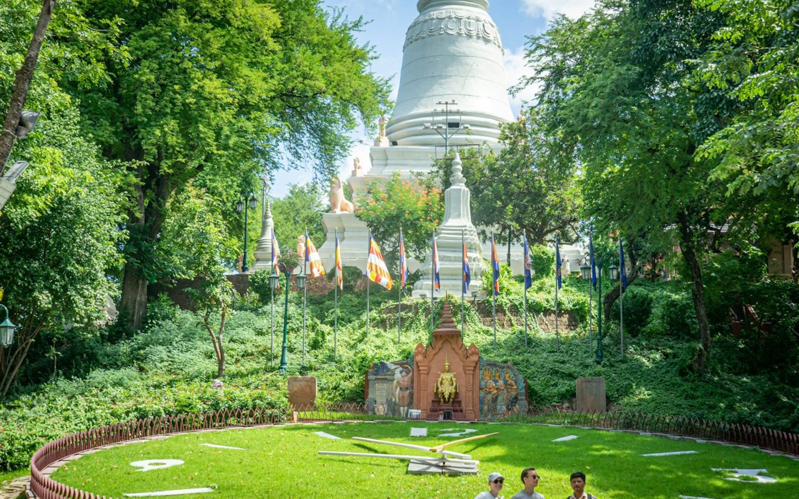 Phnom Penh: Historical Guided Tour + Transfers