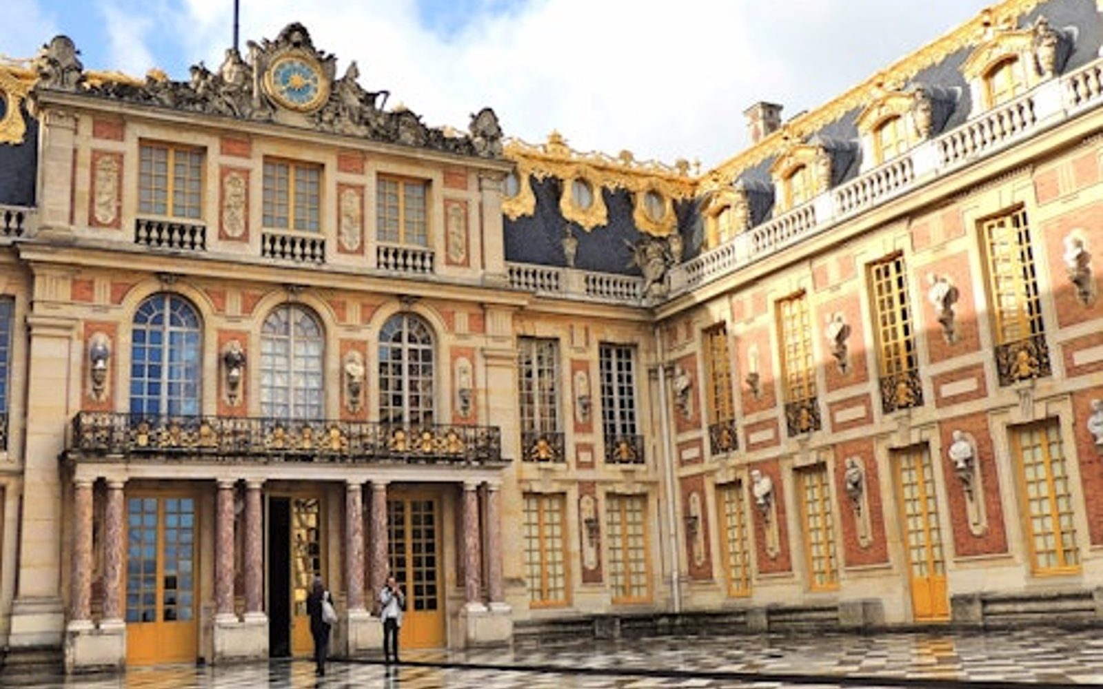 Palace of Versailles: Skip The Line + Guided Tour + King’s Apartments Access