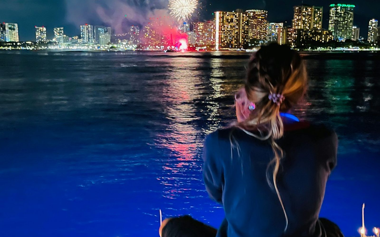 Waikiki: Friday Night Fireworks Boat Cruise