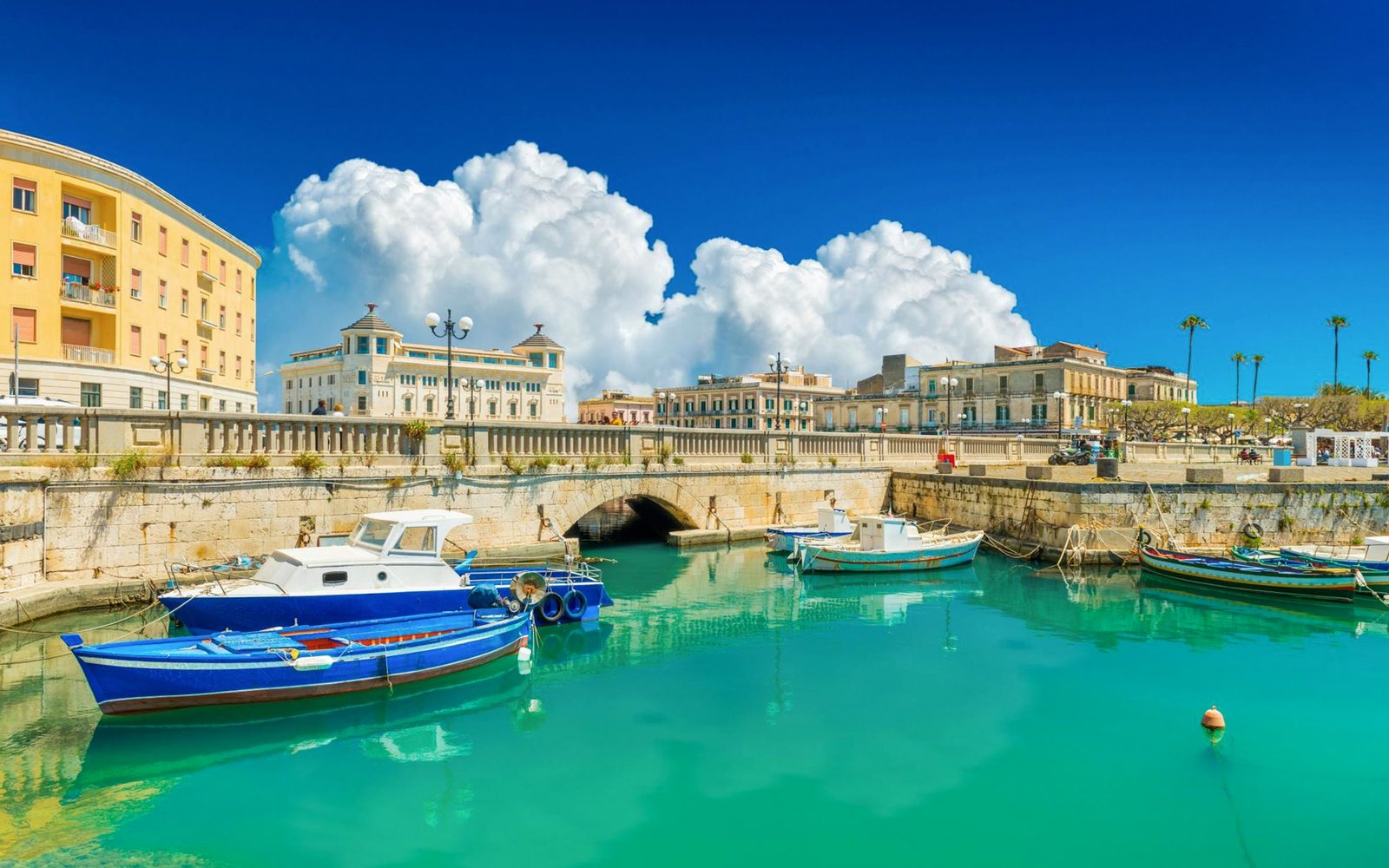 From Syracuse: Pillirina, Ortigia, and Sea Caves Boat Tour