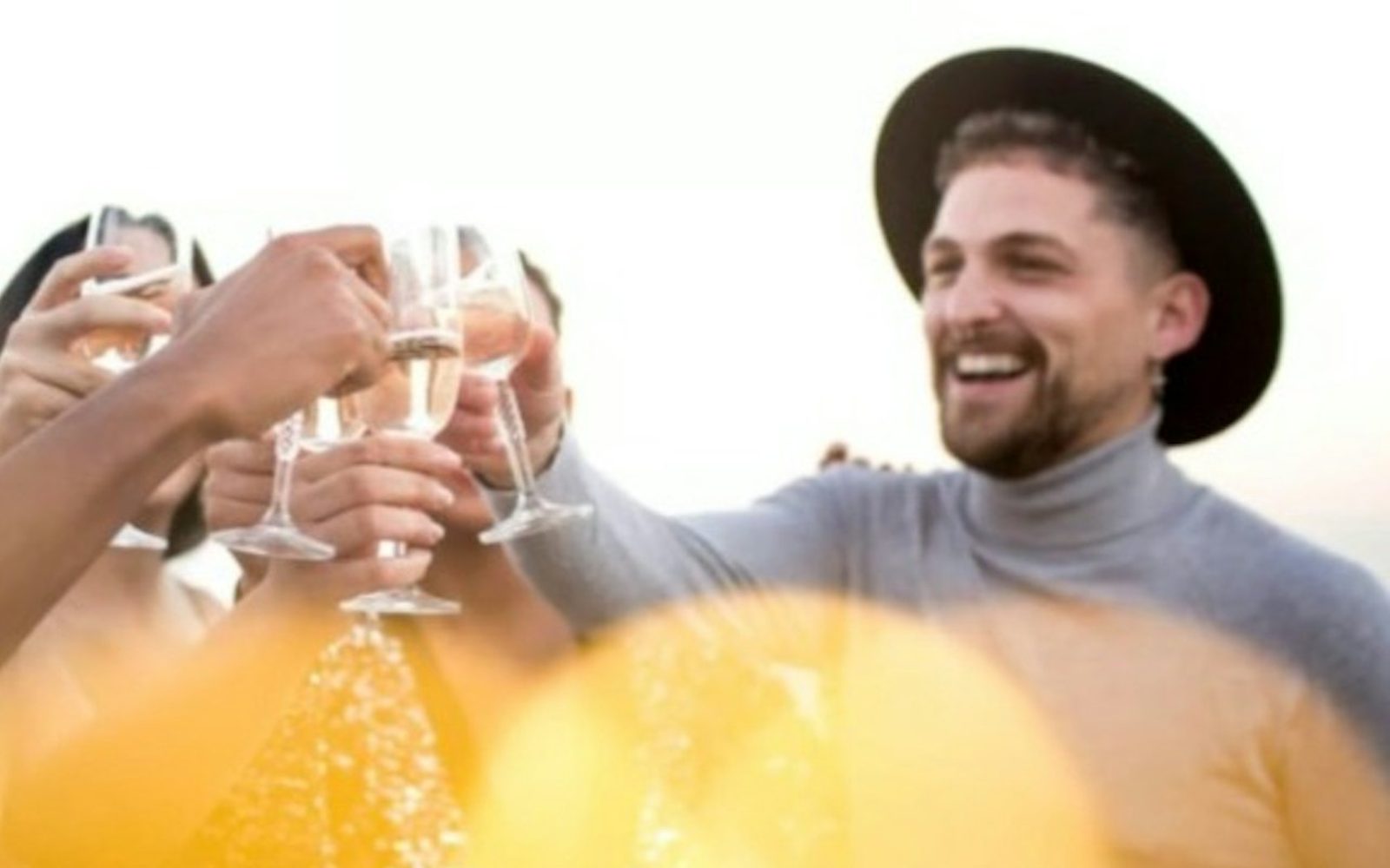 Lisbon: Sunset Boat Party Cruise with DJ & Open Bar