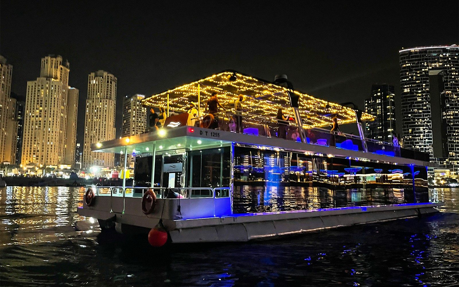 Plavba na hausbótu kolem Ain Dubaje