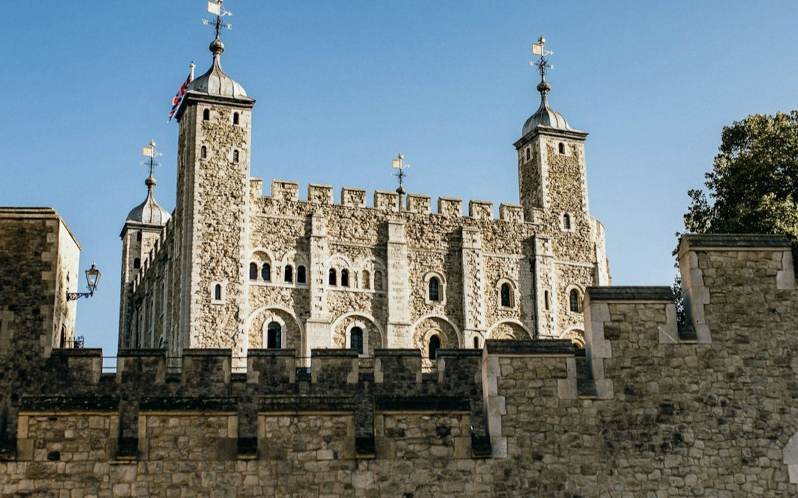 Tower of London: Guided Tour + Crown Jewels + Cruise