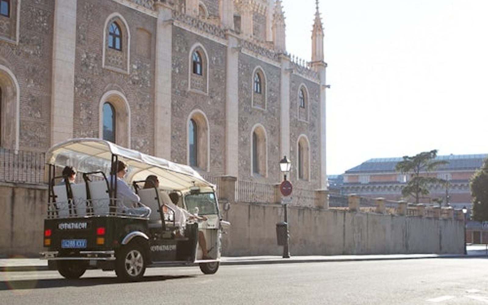 Madri: Tour Privado de 1 Hora de Tuk Tuk Elétrico