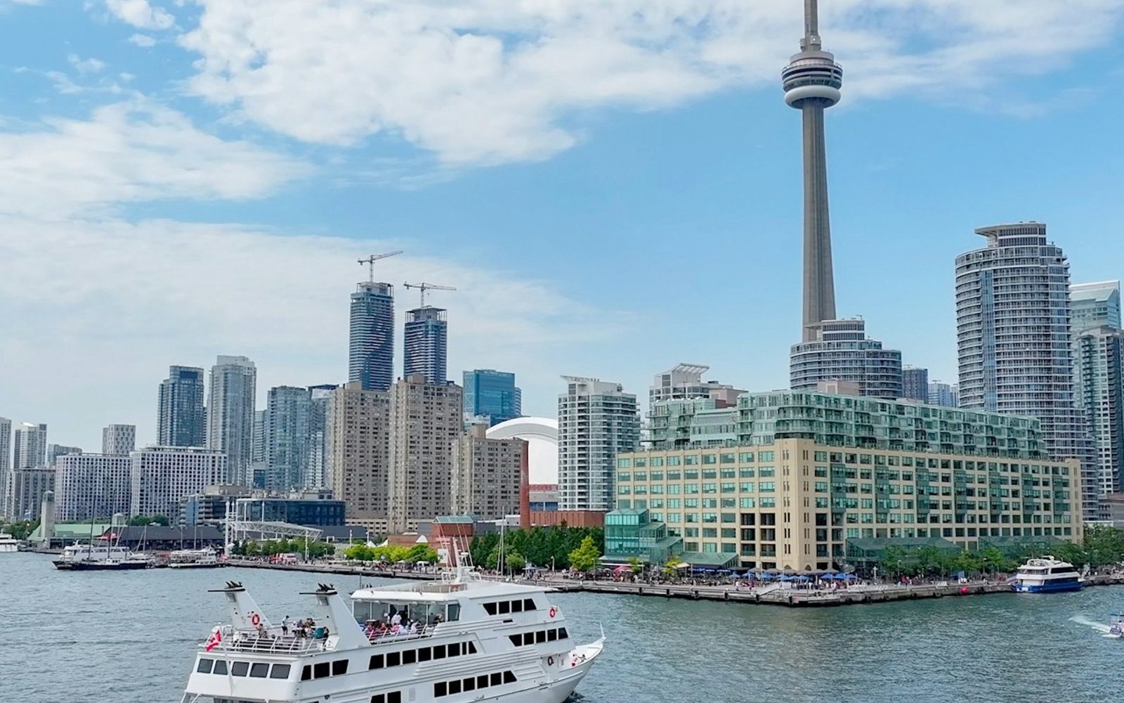 Toronto Harbour: Brunch Cruise + Unlimited Drinks