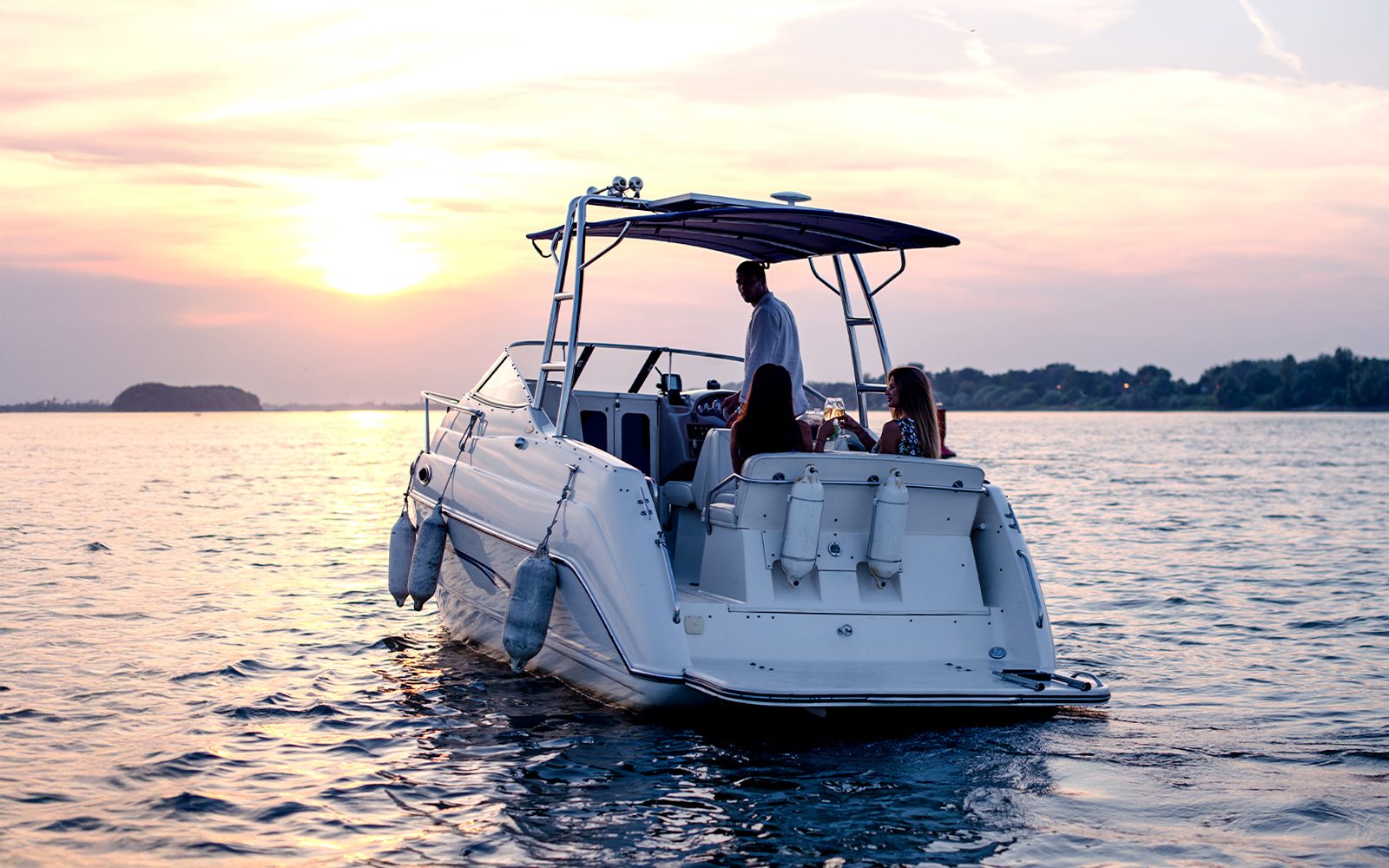 Speedboat Tour of Southern Islands on Yacht with Drink