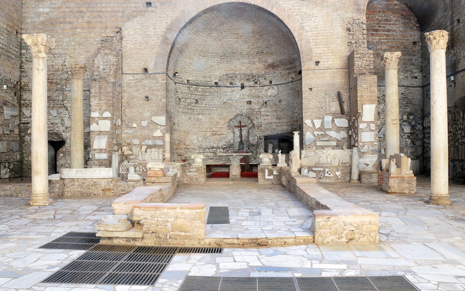 Catacumbas de Domitila e Cripta dos Capuchinhos: Tour Guiado com Transferes