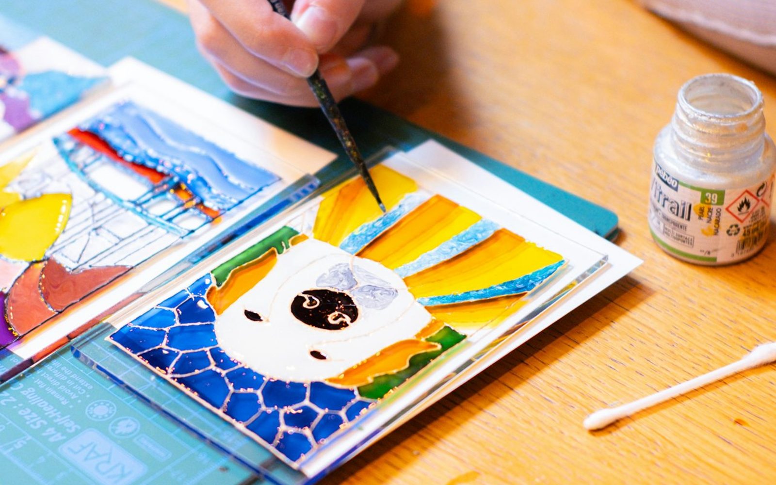 Istanbul: Stained Glass Painting Workshop + Unlimited Turkish Tea & Coffee