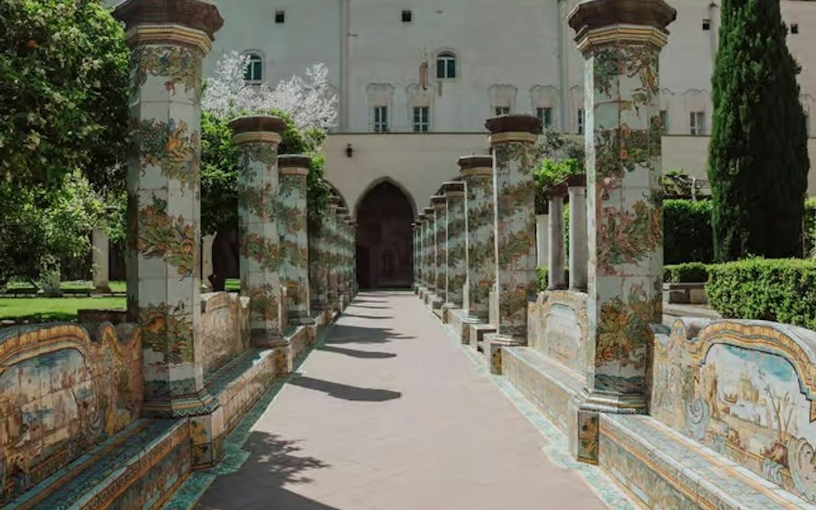 Cloister of Santa Chiara: Guided Tour in Italian