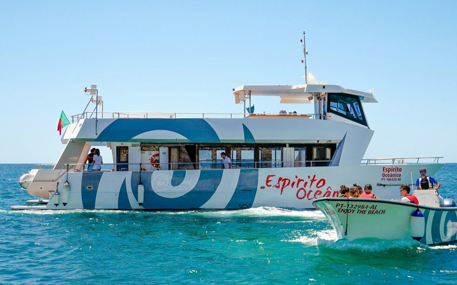 Benagil Caves: Guided Boat Tour from Albufeira + Brunch + Open Bar