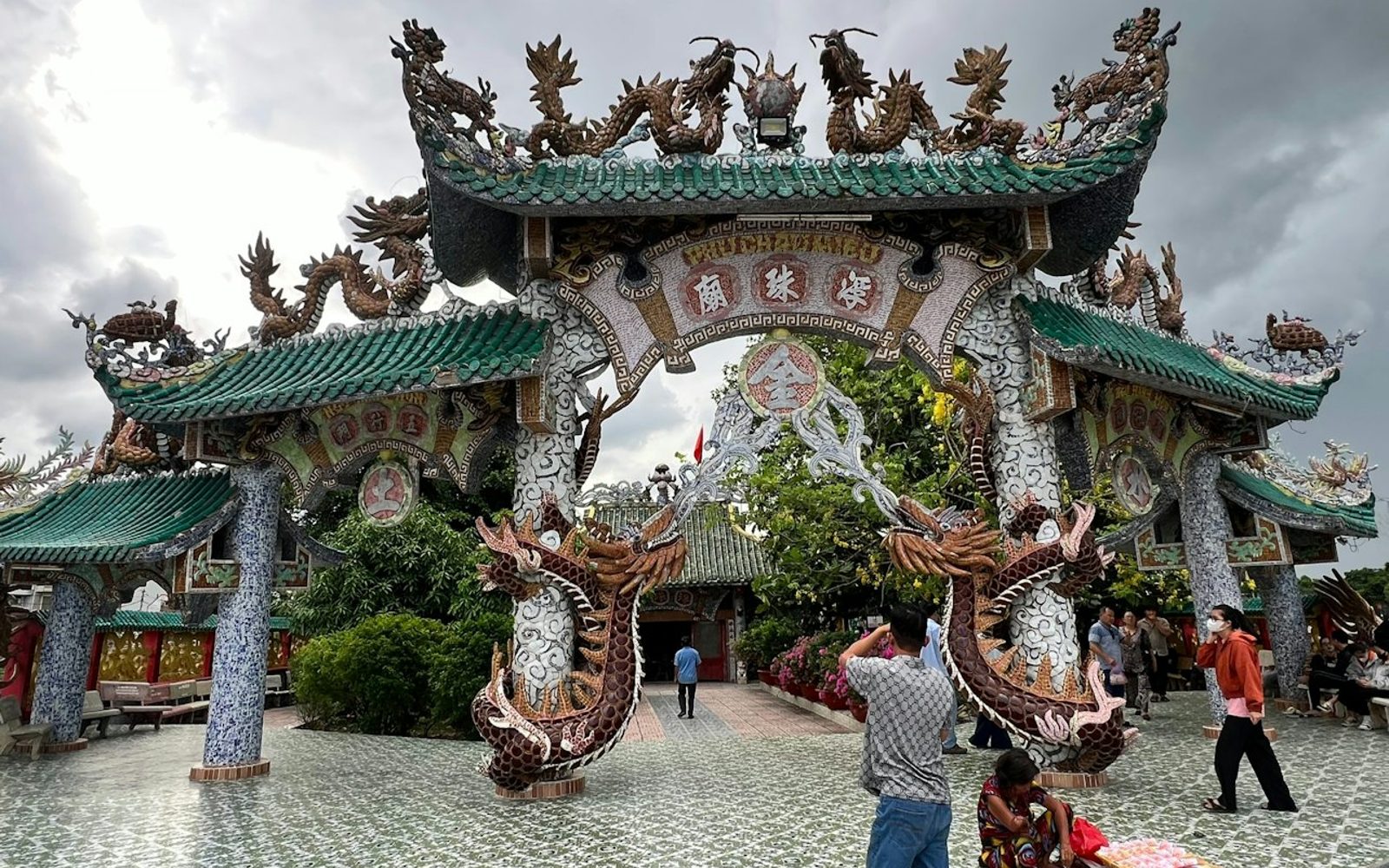 Phu Chau Floating Temple & Binh Quoi Tourist Village: Guided Speedboat Tour