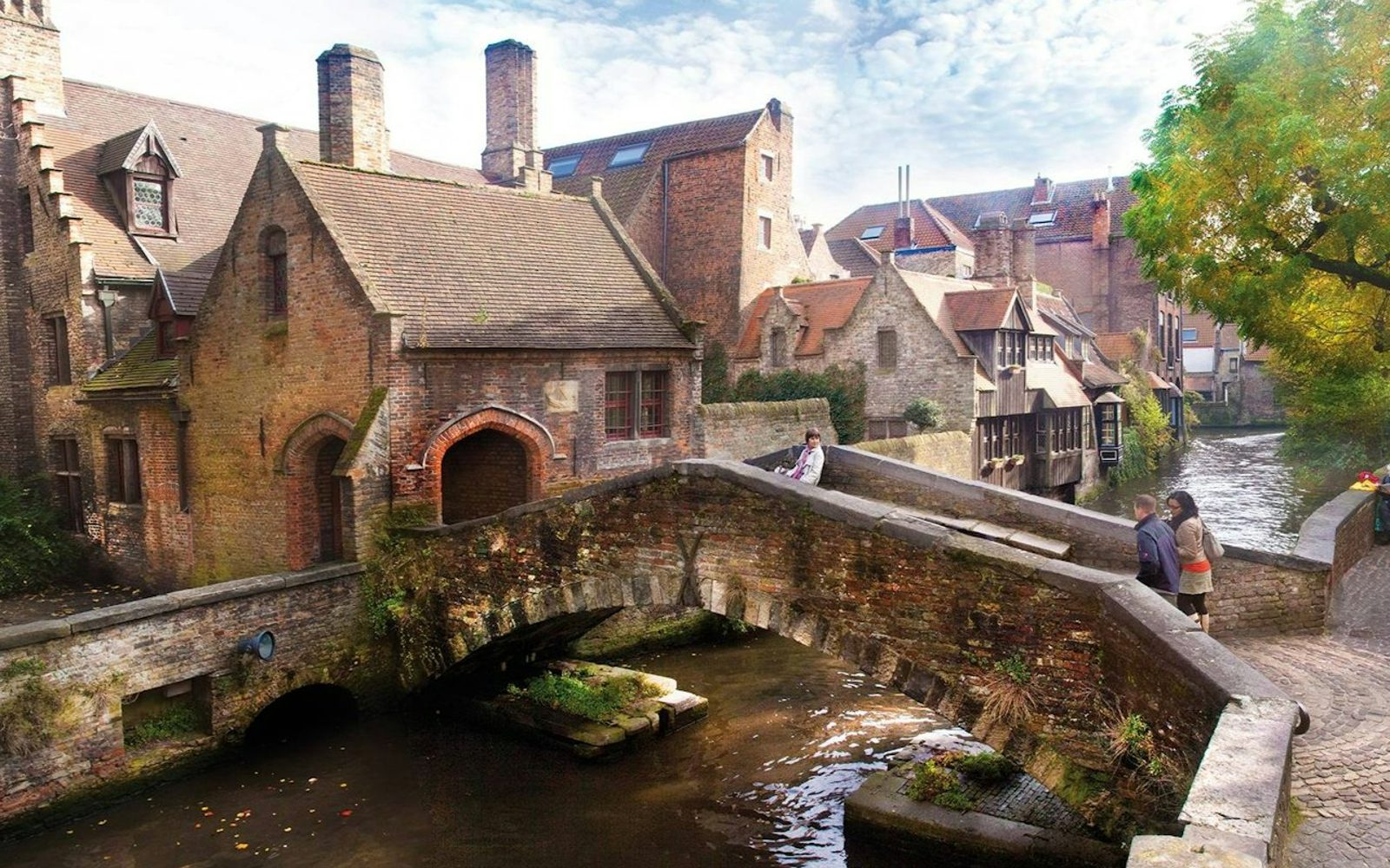 Bruges & Ghent: Guided Day Tour from Brussels + Cruise + Chocolate Visit