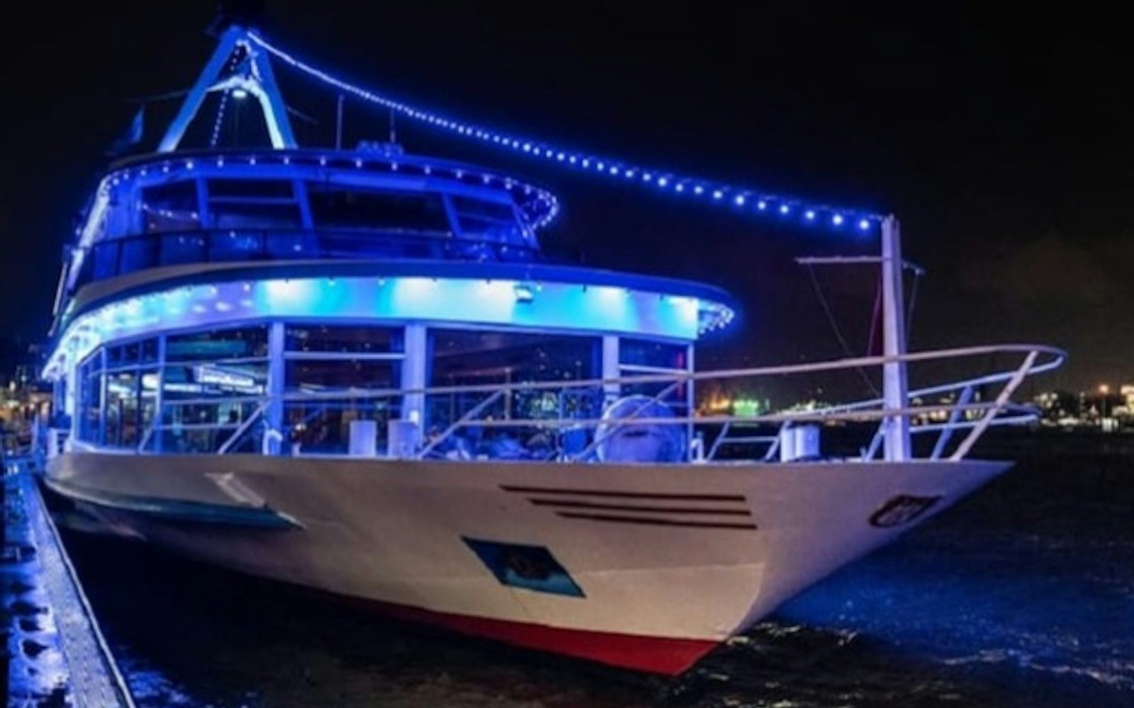 Hamburg: Elbe River Saturday Night Boat Party