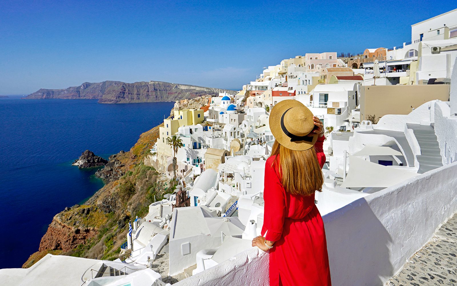 Santorini Bus Tour: The Majestic Spots of Santorini & Akrotiri