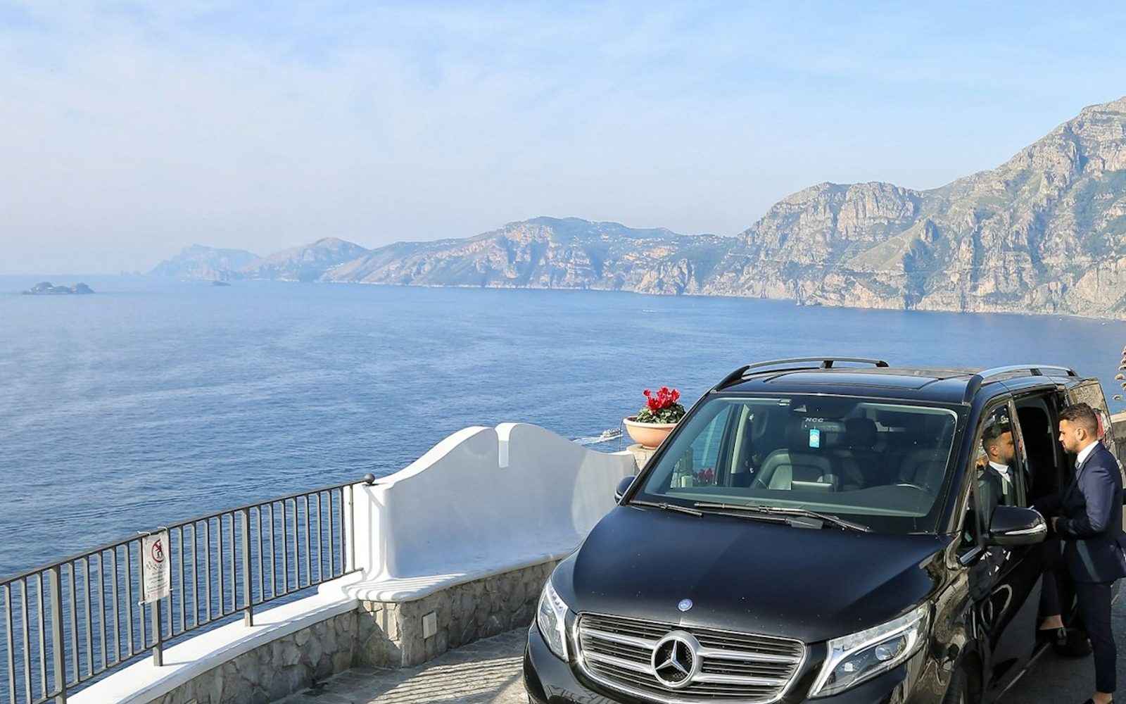 Naples: Private Transfer from Airport to City Center