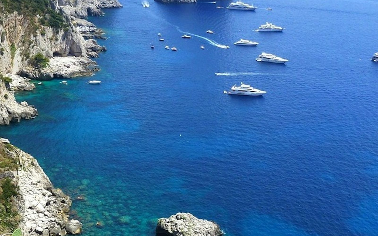 Capri: Boat Tour & Swimming Stop + Roundtrip from Naples
