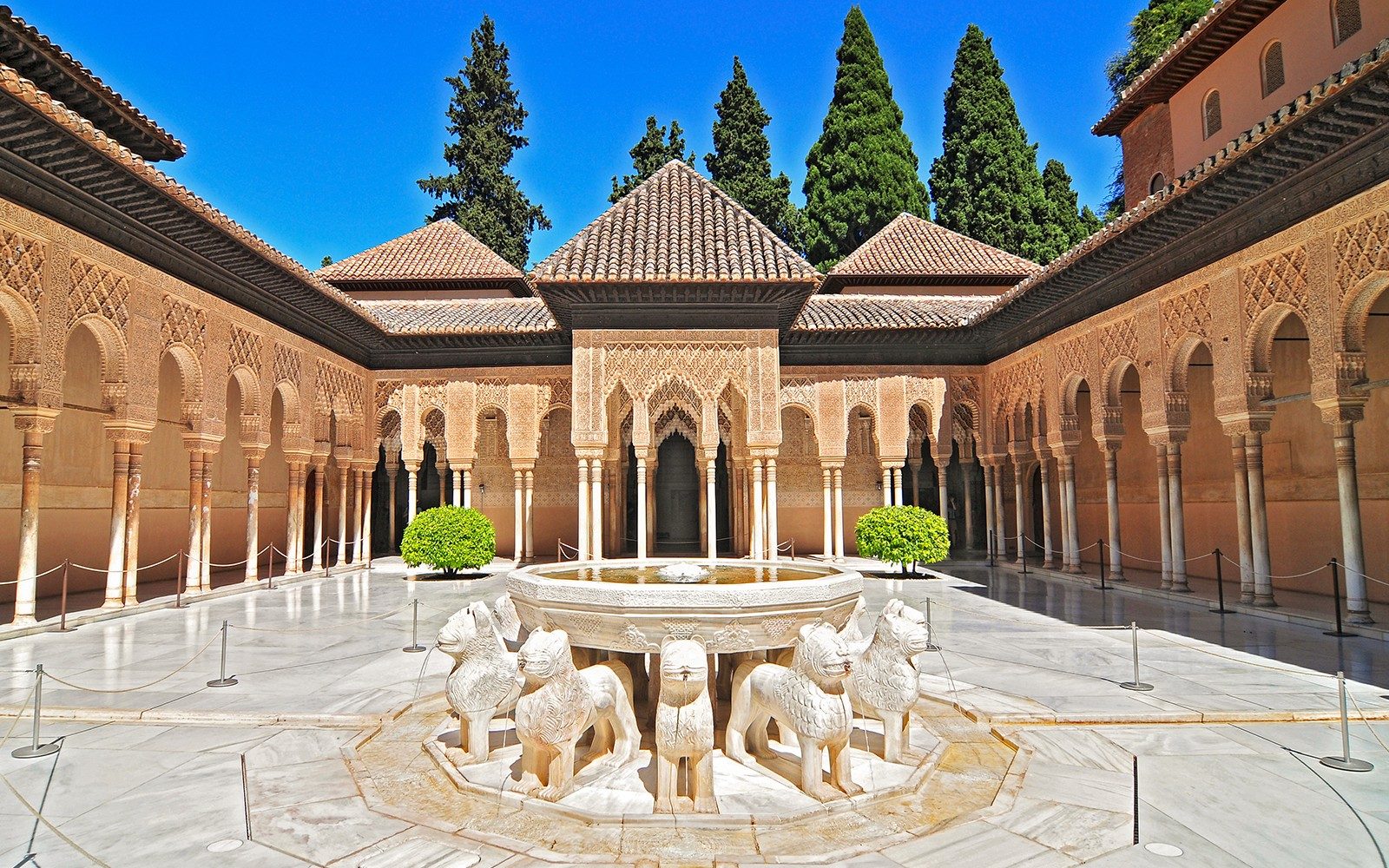 Viagem guiada de um dia a Granada e Alhambra desde Sevilha com transferências de ida e volta