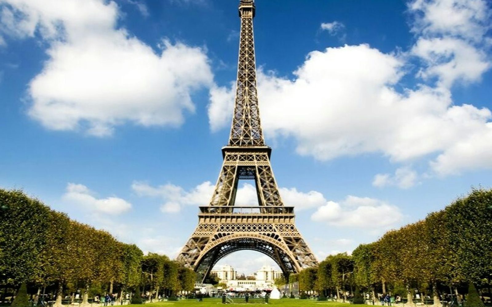 Paris: Guided Tour from London + Eiffel Tower Lunch + Seine River Cruise