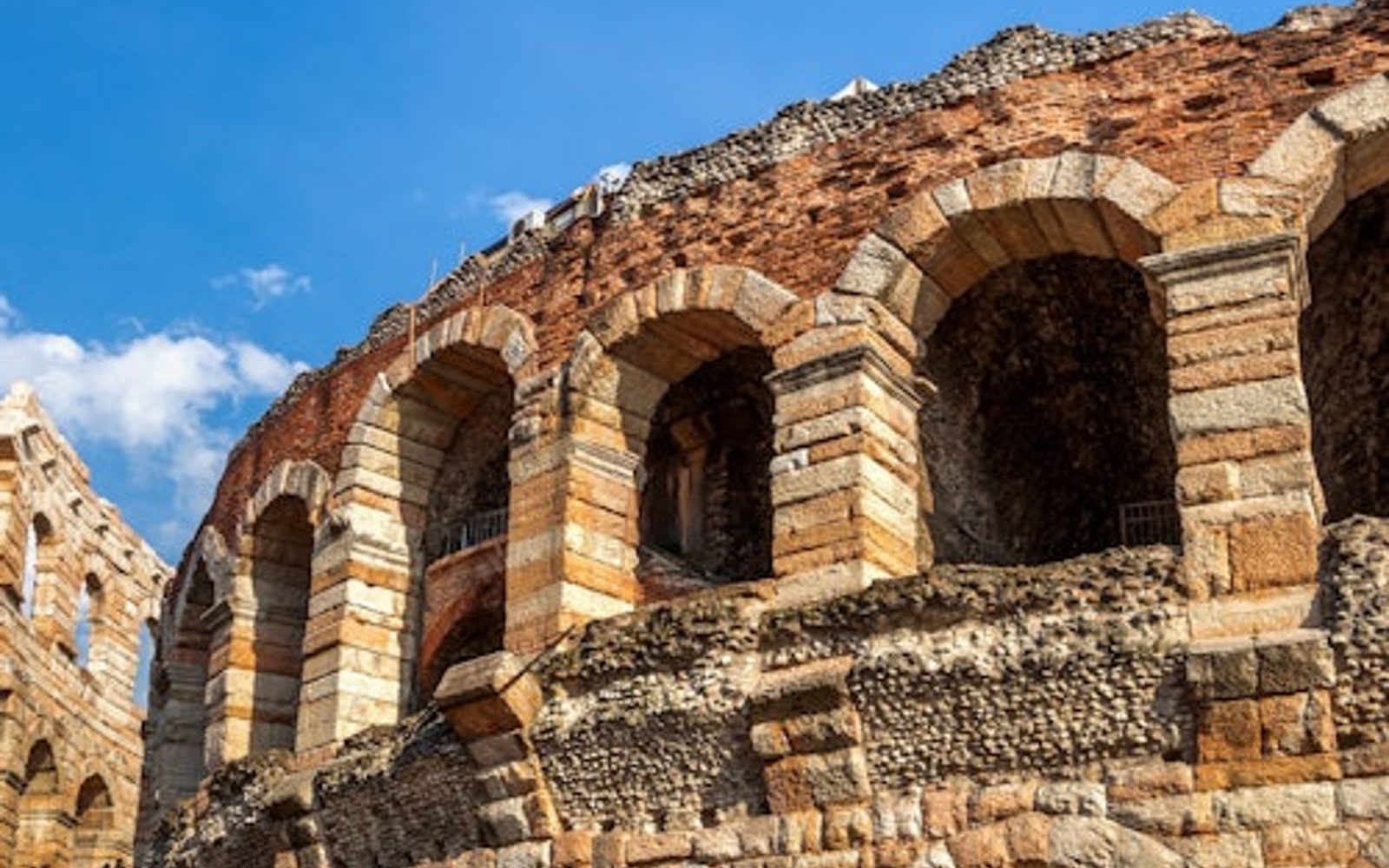 Verona, Lake Garda & Sirmione: Guided Tour from Venice + Boat Cruise