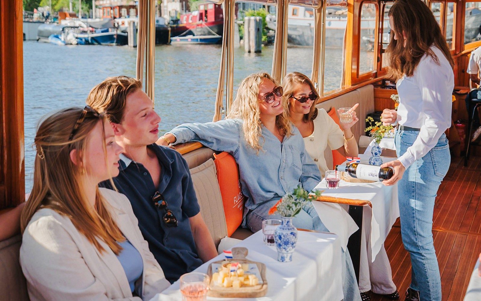 Amsterdam: 1-Hour Luxury Heated Saloon Boat Cruise with Unlimited Drinks & Cheese