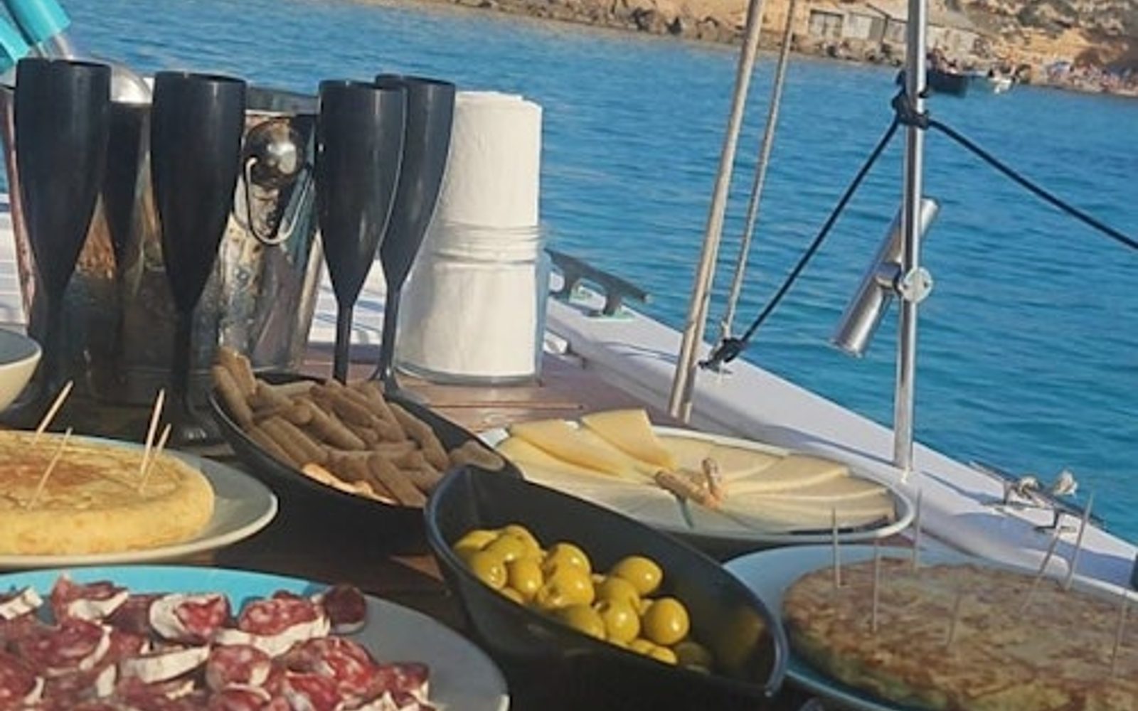 Ibiza: Plavba lodí s banánovým člunem, občerstvením a prémiovým otevřeným barem