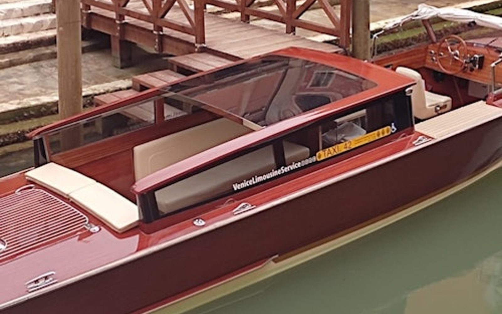 Venice: Private Water Taxi From/To Santa Lucia Train Station & Your Hotel