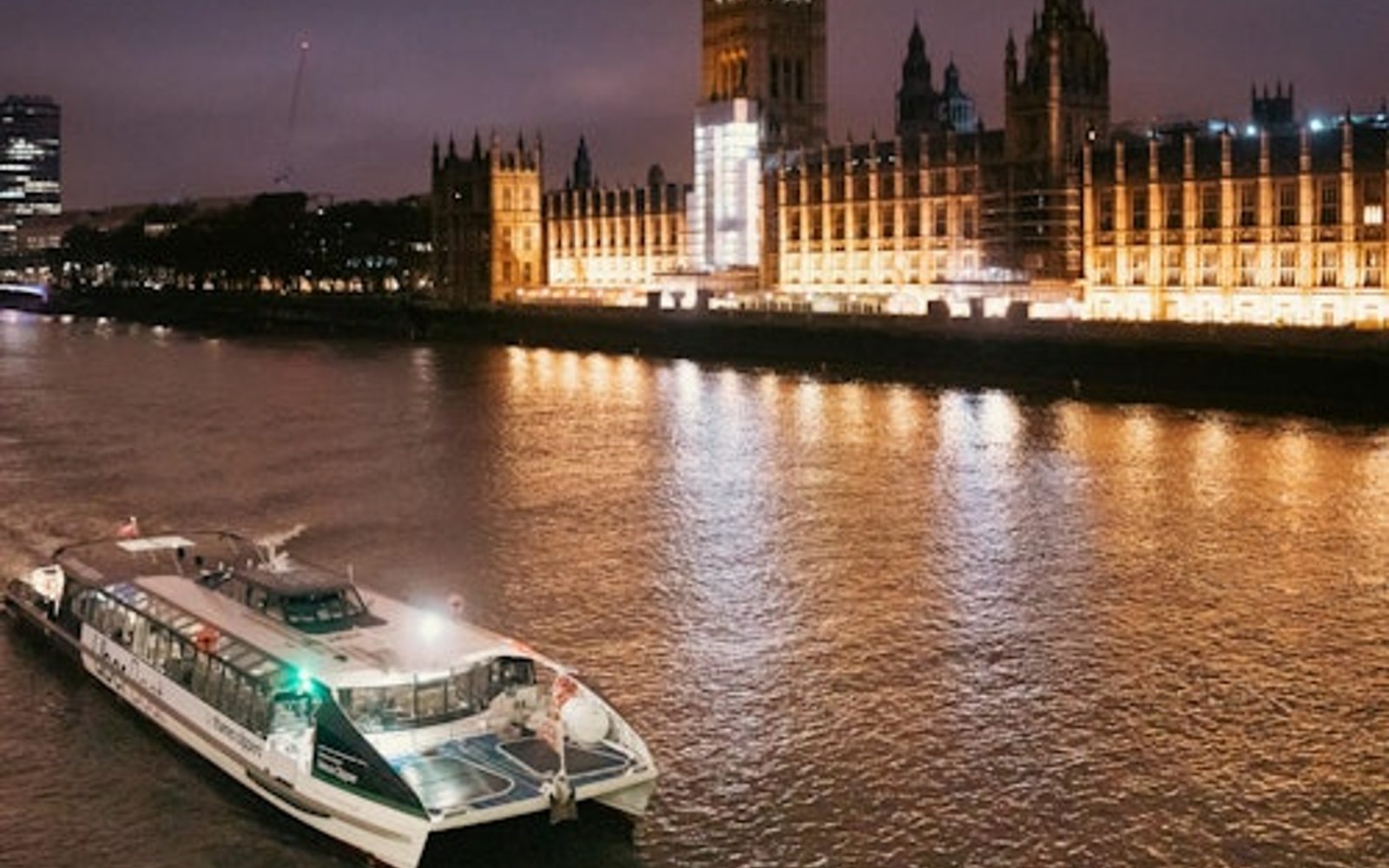 Uber Boat by Thames Clippers: 1-дневен билет с неограничено качване и слизане + вход за Рисуваната зала