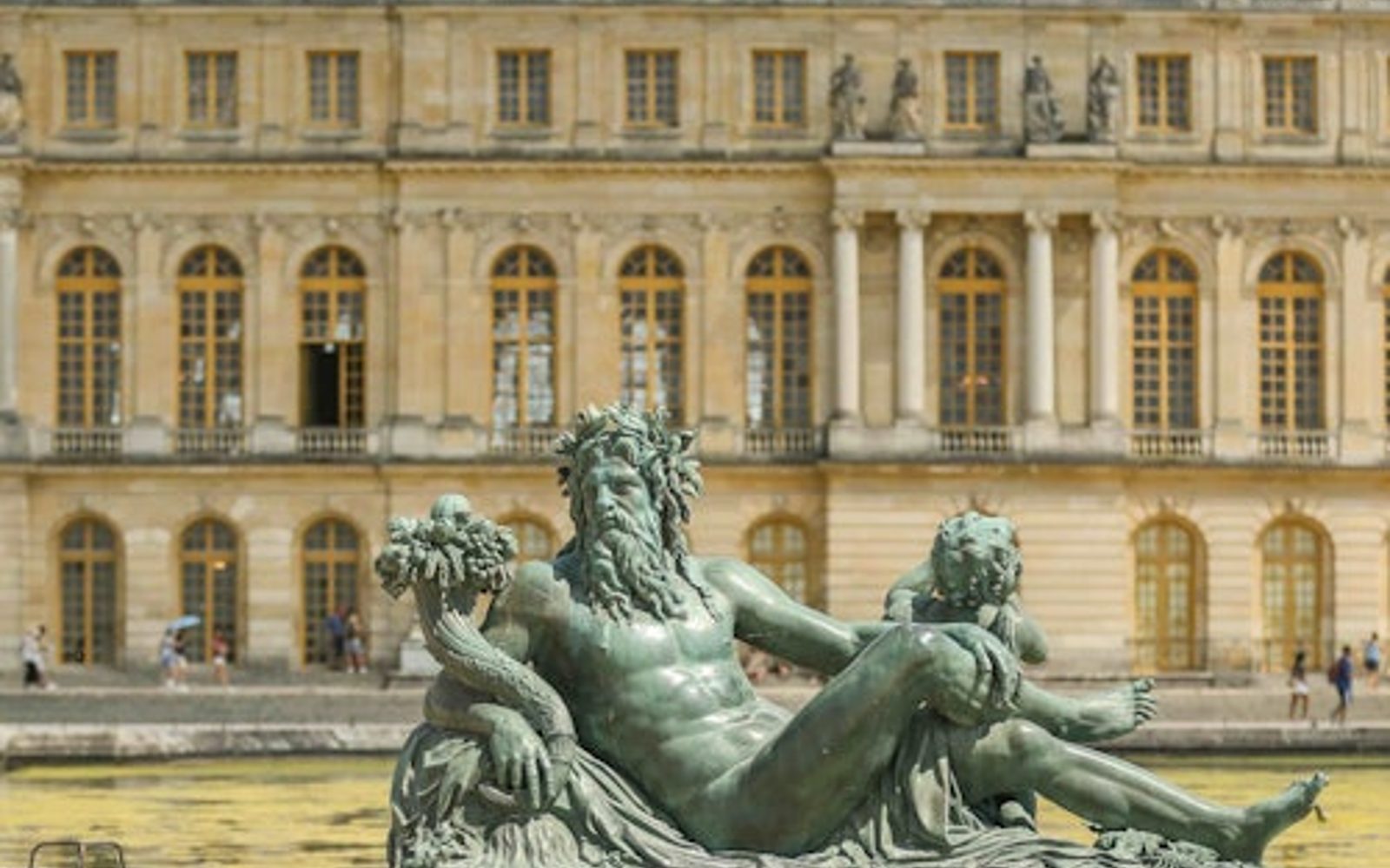 Palace of Versailles & Gardens: Priority Ticket + Guided Tour